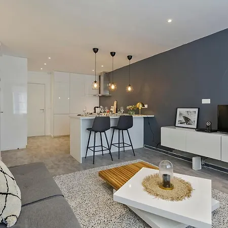 Heavenly With Cosy Patio At 10 Min From The Beach Apartment