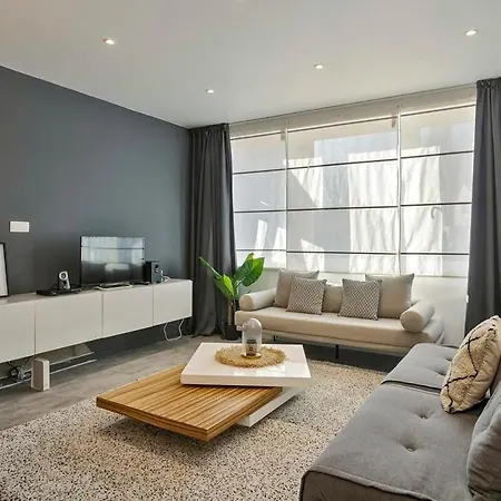 Heavenly With Cosy Patio At 10 Min From The Beach Apartment *